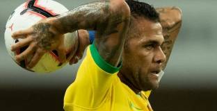 Дани Алвеш пред завръщане в Барселона?