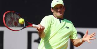 Томи Пол размаза Медведев и ще играе с Хуркач