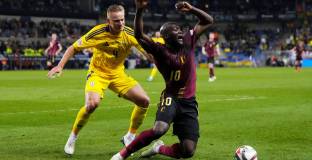 Украйна пропиля аванс от два гола и остава в група В