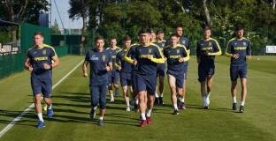   Украинците пристигнаха в Кардиф