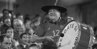 Почина легендарният испански фен Маноло 