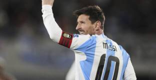 Меси вкара два гола във вероятно последния си мач в Аржентина