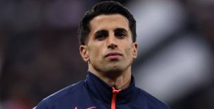 Барселона търси начин да задържи Кансело без трансферна сума