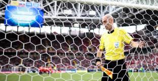 Ограничават комуникацията между съдии и играчи? 