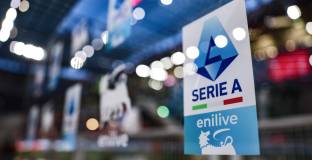 Жена намушка съпруга си след скандал по време на мач на Наполи