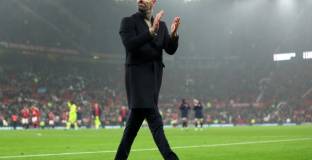 Ман Юнайтед потвърди напускането на Ван Нистелрой