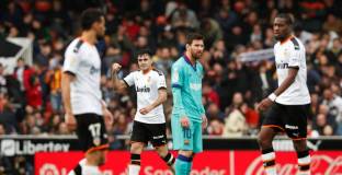 Ужасяваща игра в защита коства трите точки на Барса във Валенсия