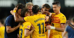 Левандовски помогна на Барса за обрат срещу Валенсия (видео)