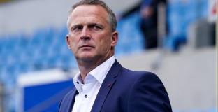 Генк уволни Ван де Бром