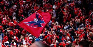 Вашингтон Кепитълс отстрани треньора