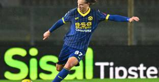 Рома преговаря за защитник на Верона 