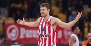 Олимпиакос с Везенков отново бият в шампионата на Гърция