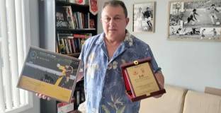 Цецо Йончев получи подаръци по повод 45-годишнина от успеха над Нотингам 