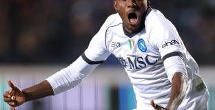 Осимен ще сключи нов договор с Наполи 