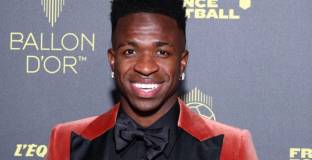 Жуниор запазил ресторант в Париж