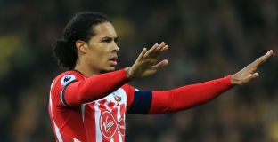 Олдридж: Притеснително е, че Ливърпул не успя с Дайк