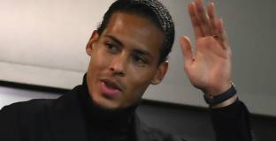 Ван Дайк дебютира в дербито с Евертън 