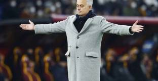 Собственикът на Рома иска да продължи с Моуриньо