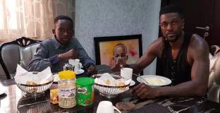 Адебайор осинови племенника си 