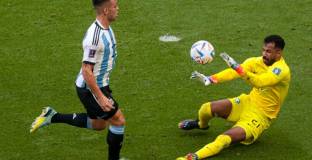 Вратарят на Саудитска Арабия е играч на мача с Аржентина 