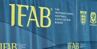 IFAB удължи правилото за петте смени