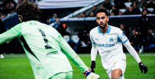 Марсилия обърна Лион с два късни гола на Обамеянг и донесе първа победа на Бейе