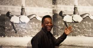 Пеле се сбогува със семейството си 