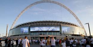 Тотнъм ще остане първи с победа