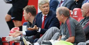 Венгер: Глупост е, ако ни отписват за титлата 