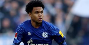 Четири английски клуба се интересуват от халф на Шалке 04