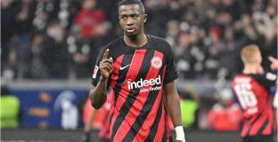 Ливърпул започна преговори с бранител на Айнтрахт 