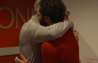 Прегръдката между Моуриньо и Салах. 