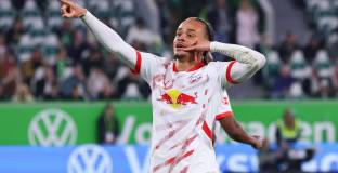 Ман Юнайтед се интересува от Шави Симонс