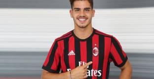 Милан отказа 35 милиона за Андре Силва 