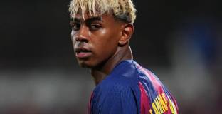 20 човека ще придружават Ямал на церемонията за „Златната топка“