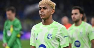 Обвиниха Ямал за наемане на джуджета на рождения си ден