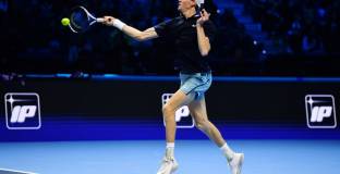 Синер започна с победа на Финалния турнир на АТР