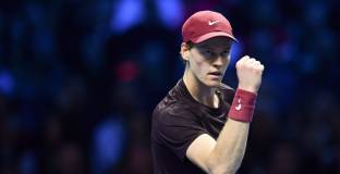 Синер победи Де Минор и се класира за финала на Заключителния турнир на АТР