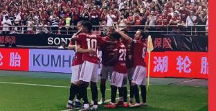 Юнайтед победи Тотнъм с гол в края