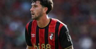 Юве и Барса се интересуват от защитник на Борнемут