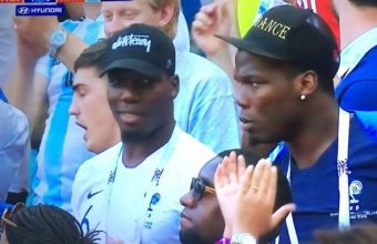 Погба гледа Погба. 