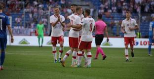 Полша поиска баража с Русия да е на неутрален терен 