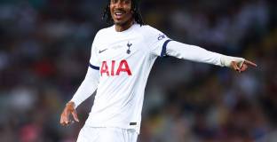 Лийдс наема защитник на Тотнъм 