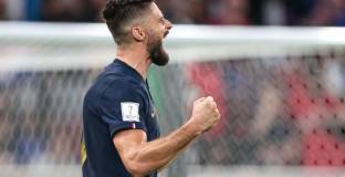 Жиру е играч на мача между Англия и Франция