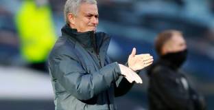 Хванаха Моуриньо на летището в Барселона 