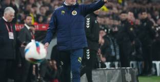 Моуриньо заменя Лаже в Бенфика?