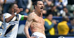 Ибрахимович с феноменален дебют за Галакси (видео)