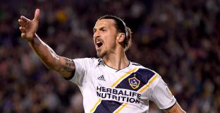 Ибра вкара гол номер 500 в типичен стил