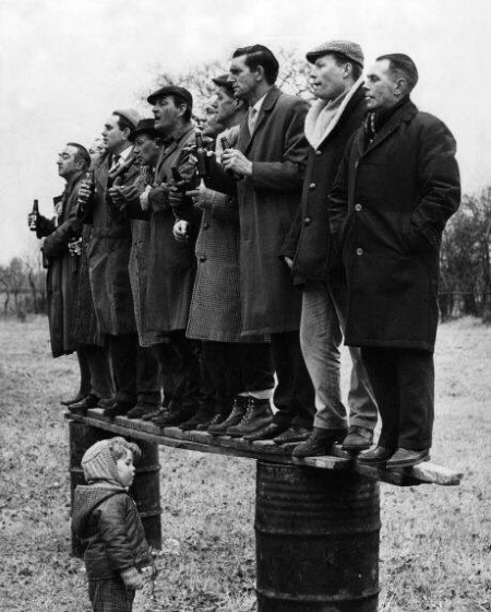 1965 година. Зрители на мач от Купата на Англия. 