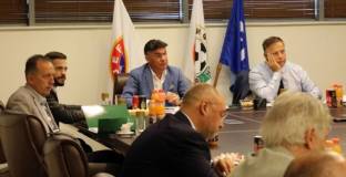 С протекционизъм към светлото комунистическо бъдеще!